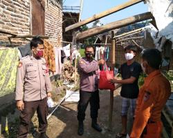 Polsek cinangka Bagikan Sembako Ke Rum