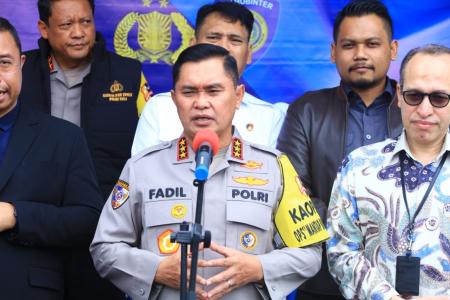 Kabaharkam Polri Lepas 111 Personel Am