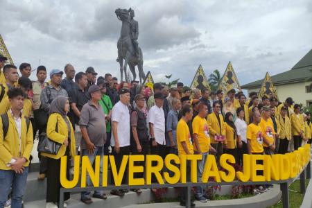 LASKAR POETRA SOEDIRMAN MENGGUGAT,