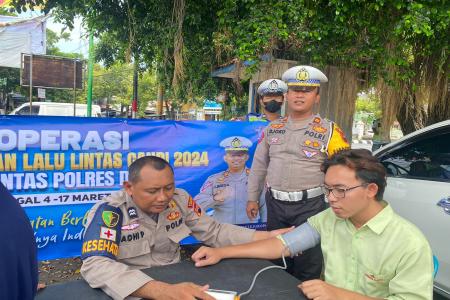POLRES DEMAK BERSAMA DISHUB GELAR CHEC