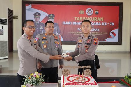 KAPOLRES DEMAK BERDO'A DAN DUKUNGA