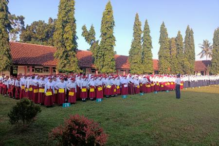 SMP NEGERI 1 PADAMARA SAMBUT SISWA BAR