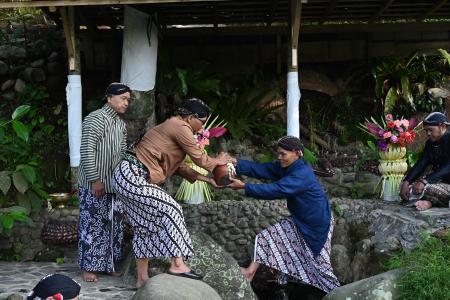 Bedhol Kedhaton Warnai Prosesi Hari Ja
