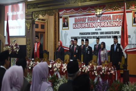 Hadiri Pengucapan SumpahJanji Anggota DPRD 2024  2029 Bupati Tiwi Samp