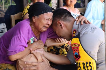 SALURKAN BANTUAN POLRES DEMAK PEDU
