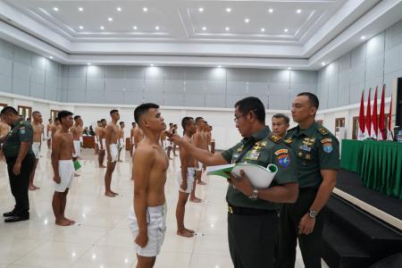 PANGDAM XIITPR PIMPIN SIDANG PARADE CA