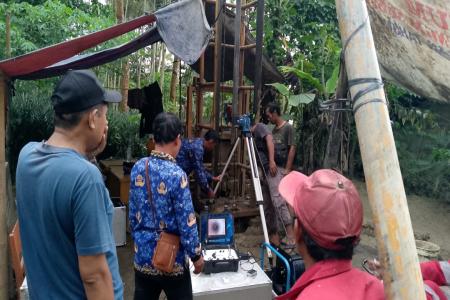 AKSES AIR BERSIH DIDESA PENGALUSAN