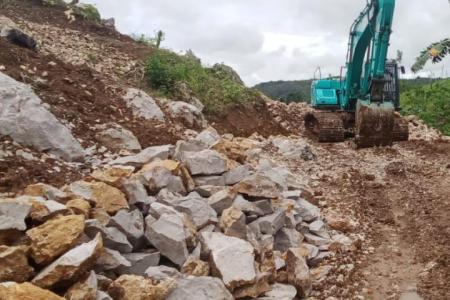 TAMBANG BATU LIMESTONE DI DESA LEB