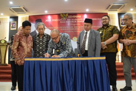 Bupati seBarlingmascakeb Tandatangani 