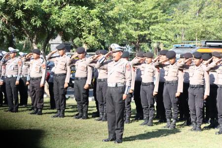 Polres Kendal Upacara Naik Pangkat Pen