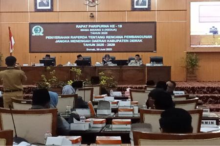 Rapat Paripurna DPRD Kabupaten Demak k