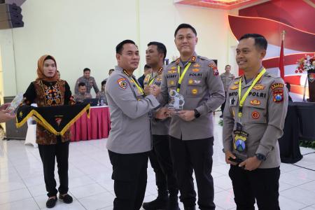 POLRES JEMBER RAIH DUA PENGHARGAAN