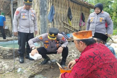 Kapolres Sumenep Pimpin Peletakan  Bat