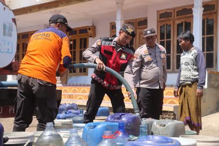 POLSI PEDULI : POLRES PROBOLINGGO 