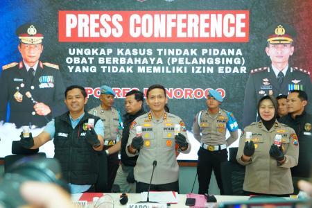 Polres Ponorogo Ungkap Produksi Obat Ilegal Ribuan Botol Diamankan