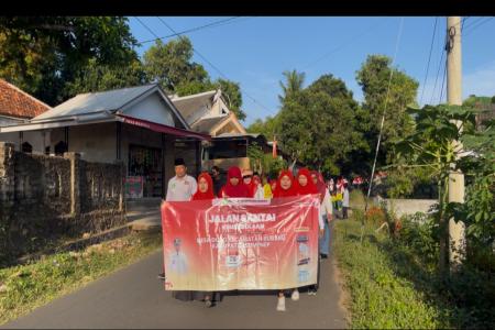 halaman Balai Desa Duko dipadati peser