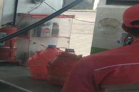 Lagi lagi SPBU Plaosan Lamongan tidak 
