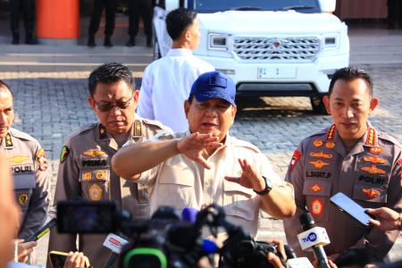 PRABOWO: POLISI TERLUKA SAAT RICUH