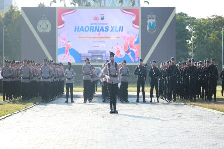 Anggota Sat Brimob Polda Jatim Terima 