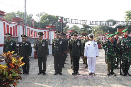 Ziarah Nasional Di TMP Raden Wijaya Mo