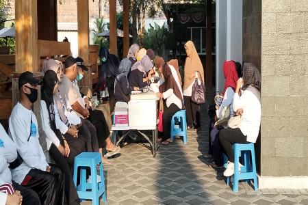 Lansia Kendal Semangat Ikuti Prolanis 