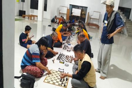 Catur dan Cerita Malam Saat Strategi B
