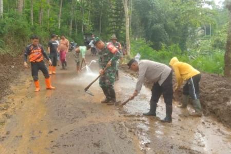 Babinsa Koramil 080813 Doko Bersama Wa