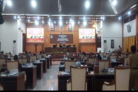 DPRD KABUPATEN DEMAK GELAR RAPAT P